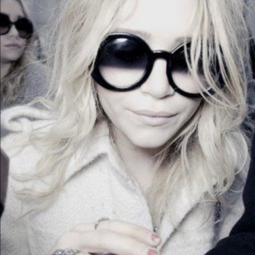 Celebrity like sunglasses. Cute half tint shades.